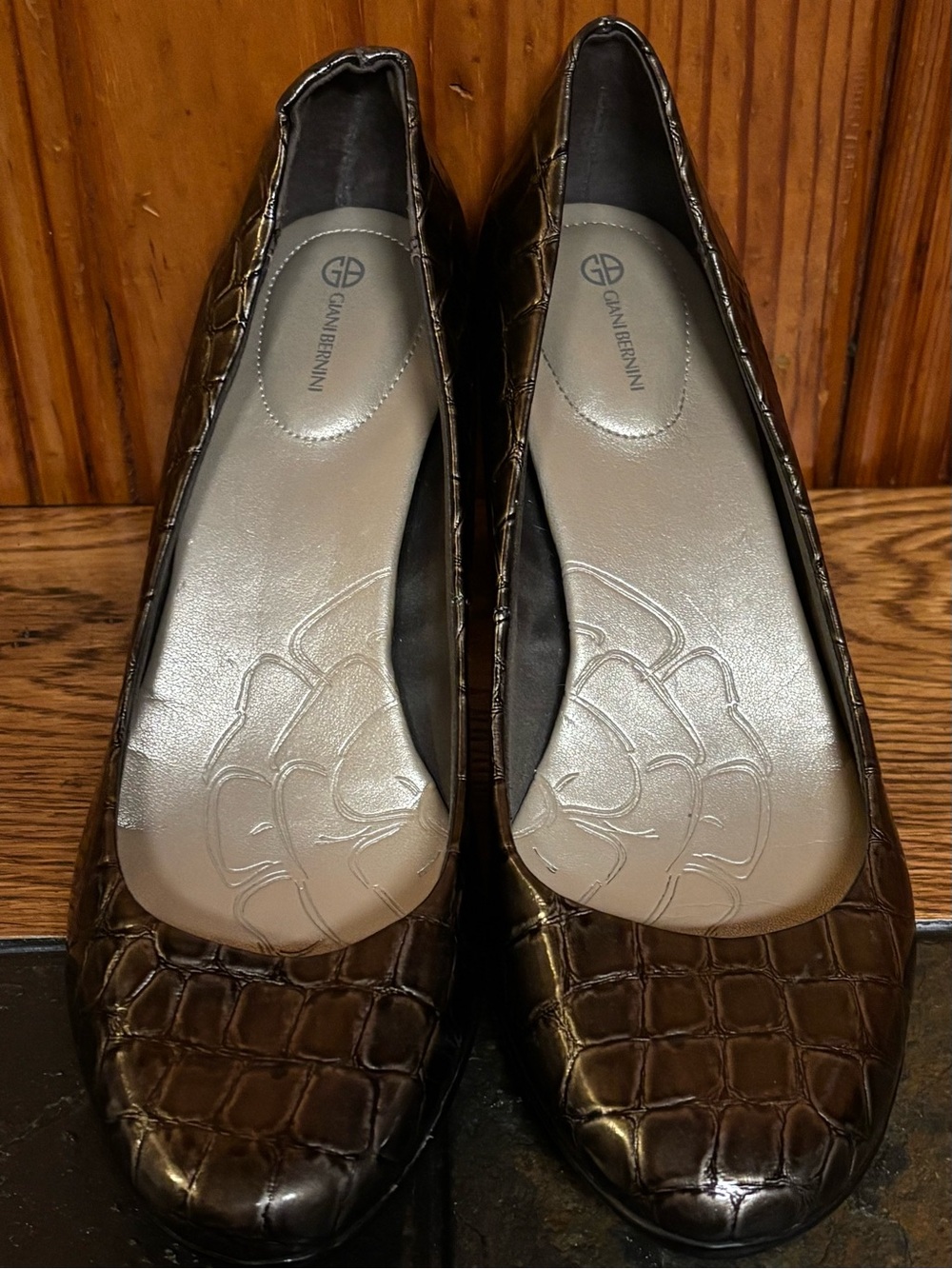 New Giani Bernini Metallic Grey Crocodile Print Heels Size 6.5
